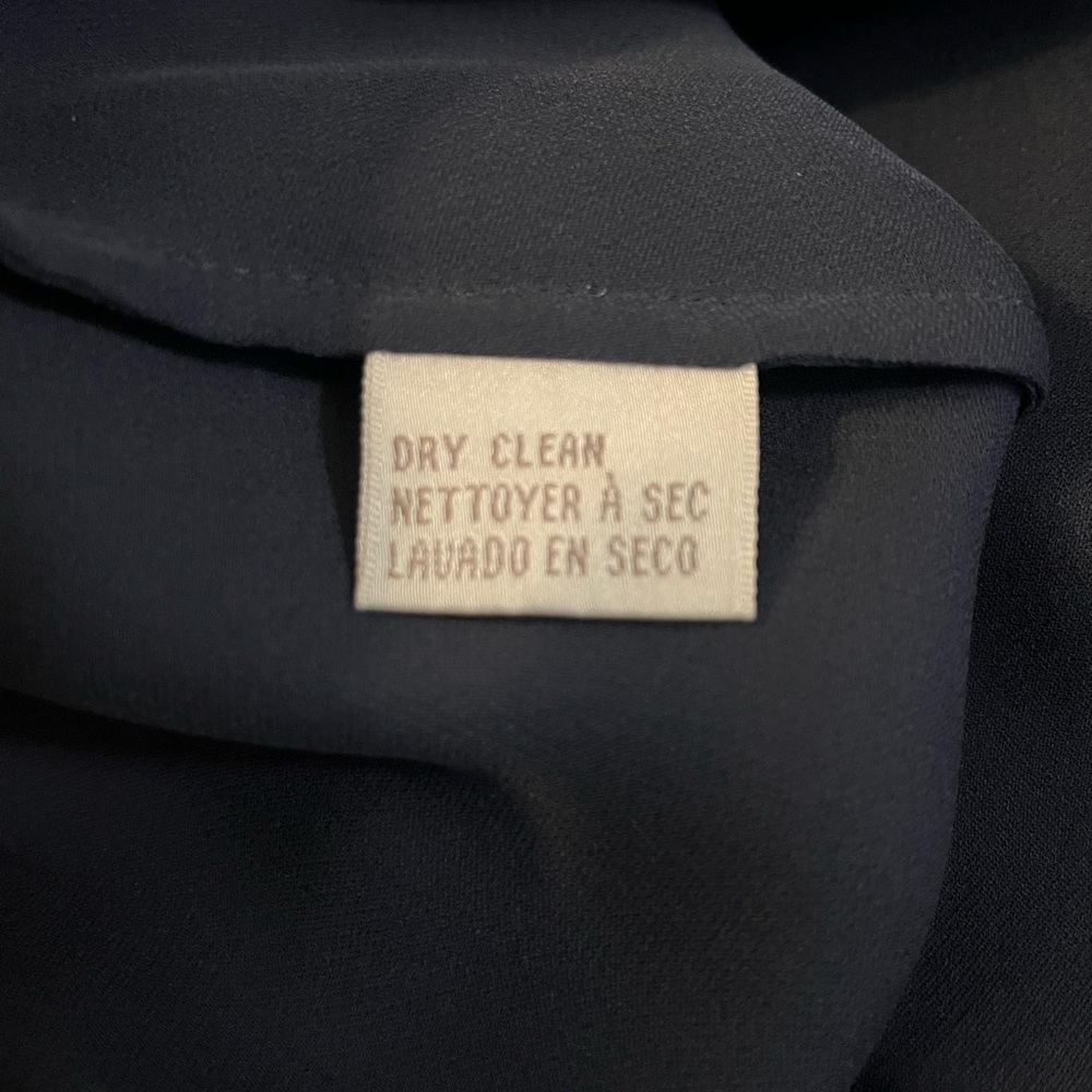 Jones New York 100% Silk Blouse – Navy Blue, Short Sleeve, Button-Down, Size 4 - Picture 4 of 6